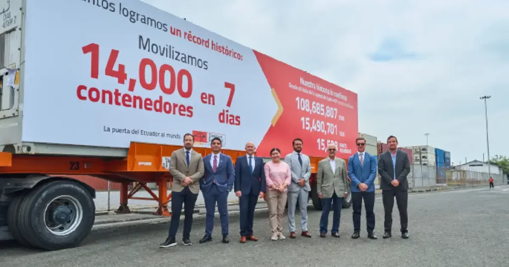 Ecuador moviliza 14.000 contenedores en una semana y fortalece su comercio exterior 2 Ecuador moviliza 14.000 contenedores en el Puerto Marítimo Simón Bolívar