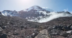 Cambio climático en Ecuador. Fotografía del glaciar del Chimborazo con evidente retroceso o un mapa climático del Ecuador.