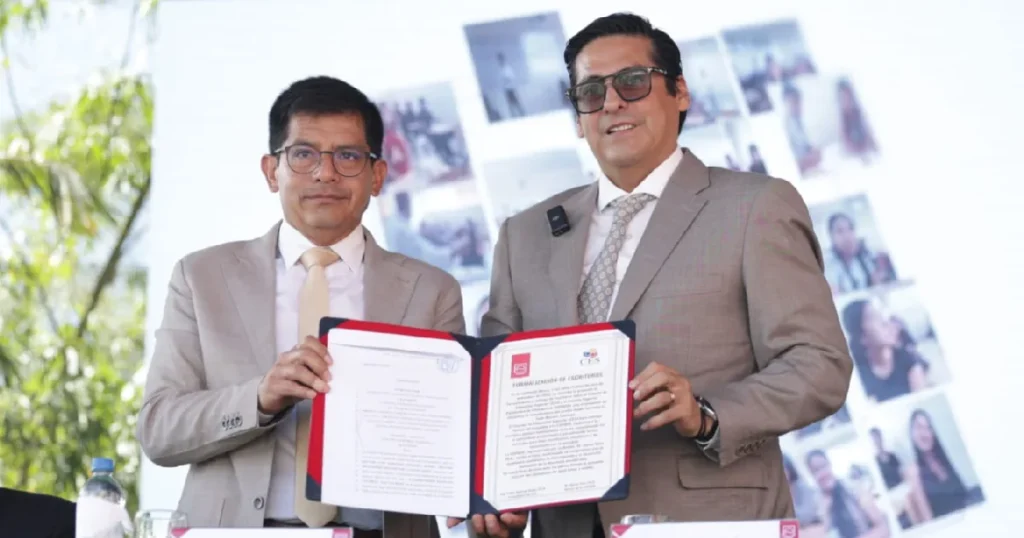 Entrega de escrituras fortalece la educación superior en la Amazonía