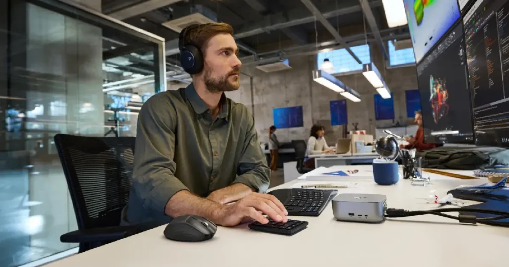 Trabajo híbrido y el futuro de la tecnología laboral presentado en el CES